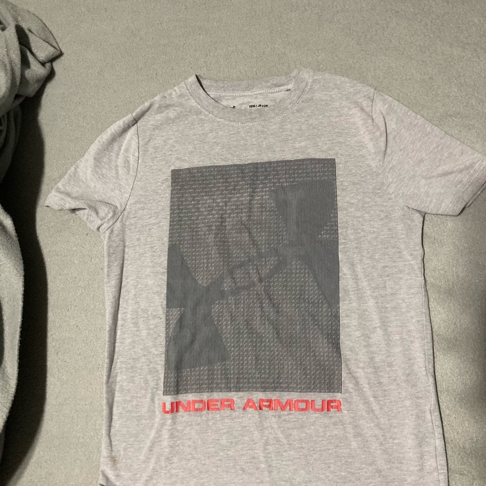 Under Armour boys shirt size YSM